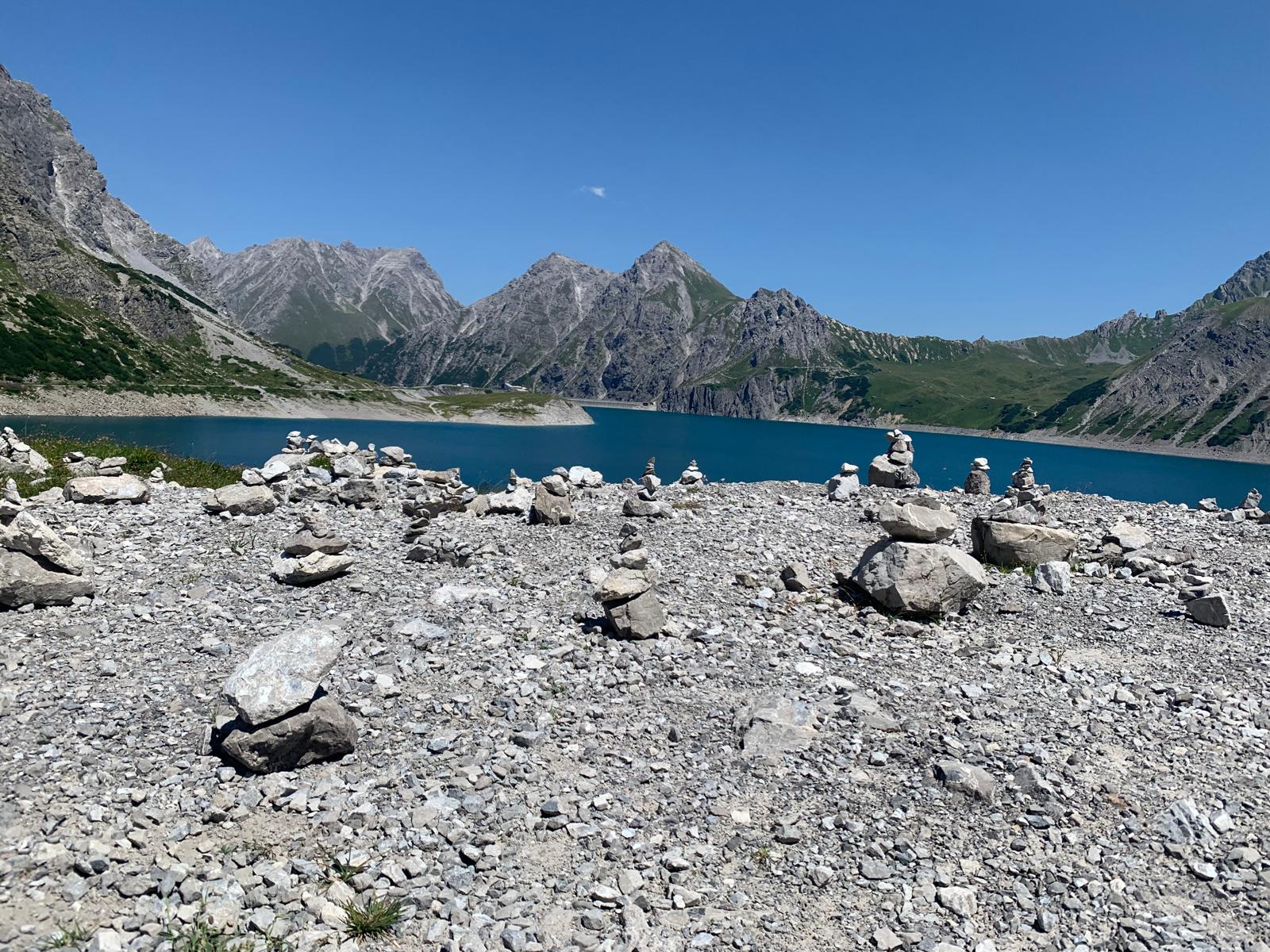 Kinderen struikelen over de stenen die jij zelf niet opraapt.